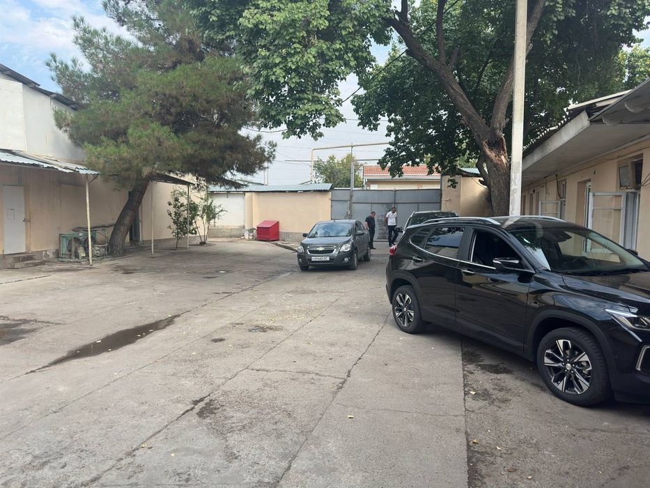 Продаётся производственное помещение в Алмазарском районе 20 сот