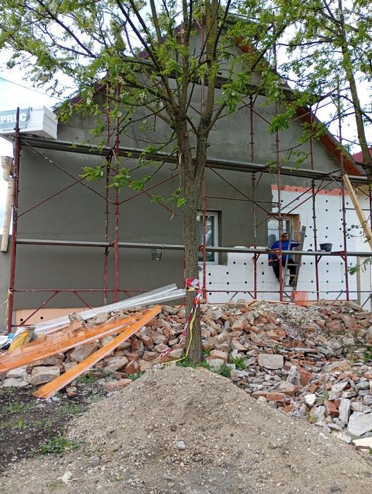 Execut lucrări de construcții finisaje interioare și exterioare etc.