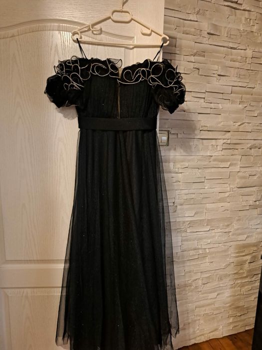 Черна дълга блястяща рокля