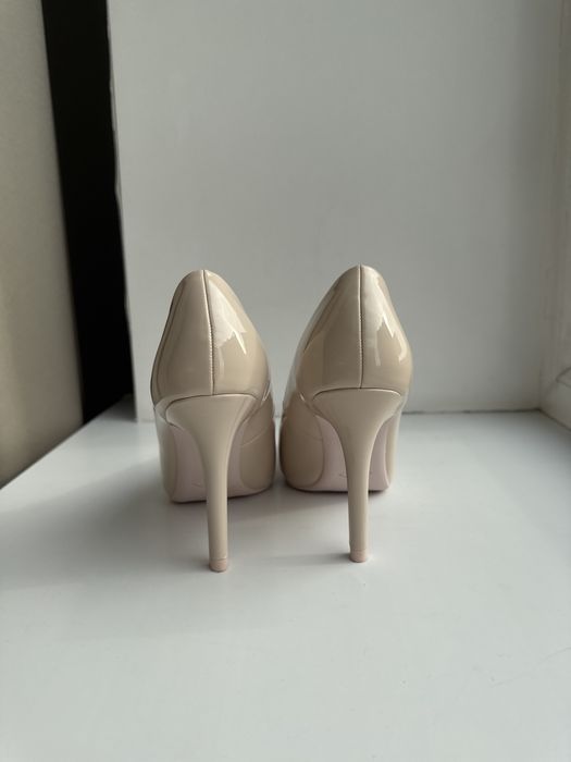 Туфли каблуки бежевые 36р