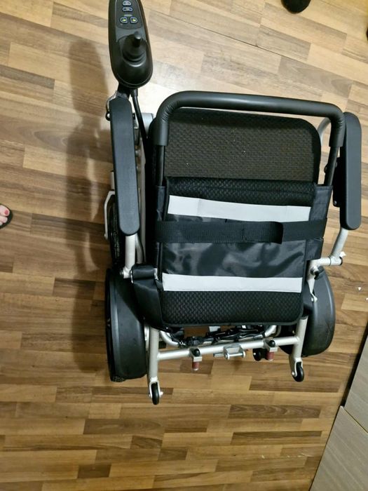 Căruț electric persoane cu dizabilități