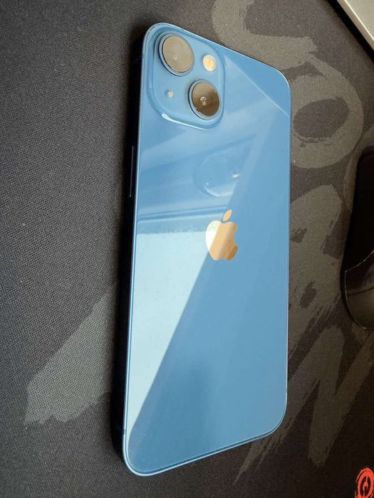 iPhone 13.