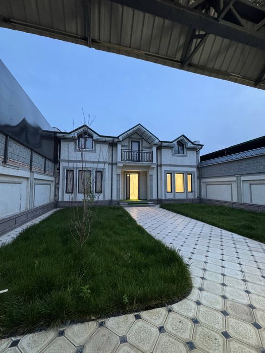 Тайёр ховли уй айрапорт эко шахаоди бошида жойлашган сотилади