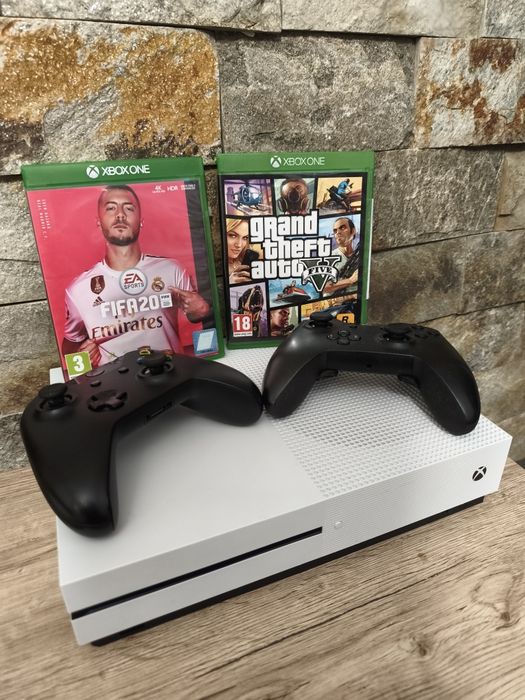 Xbox One S 500GB HDD cu +20 jocuri + 2 Manete + 2 Jocuri pe CD ( GTA5 + Fifa 20 )+ Accesorii