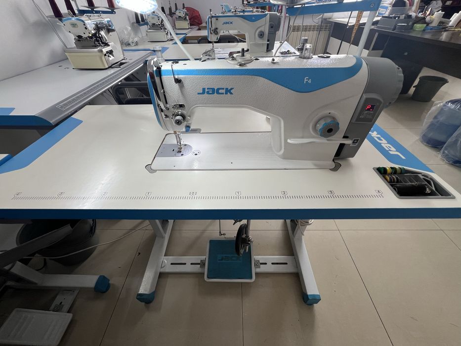 Срочно продам швейную машинку