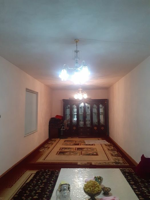 Uy sotiladi 8 sotix eski