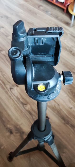 Статив /tripod/ CARENA