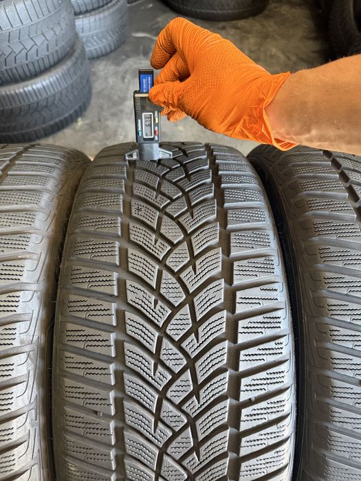 4 anvelope iarna 235/45/18 , GoodYear , 6.7 mm !