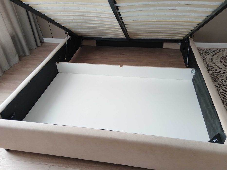 Продам двуспальную кровать