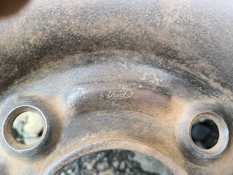 Продам ОДИН оригинальный металлический диск на Ford