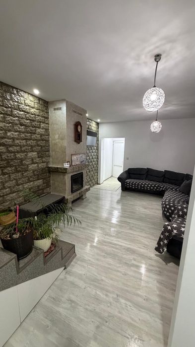 Casă de închiriat