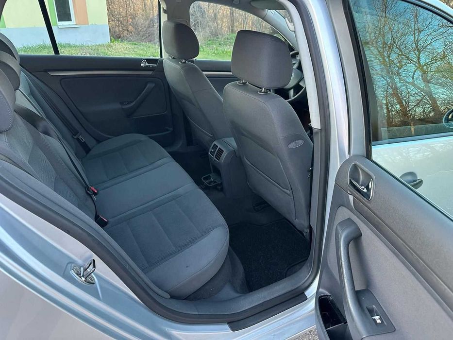 Vând golf 5 pentru mai multe detali sunați la numărul din anunt.