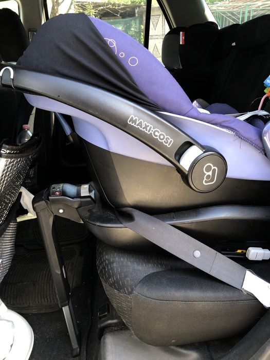 Maxi cosi столче с база
