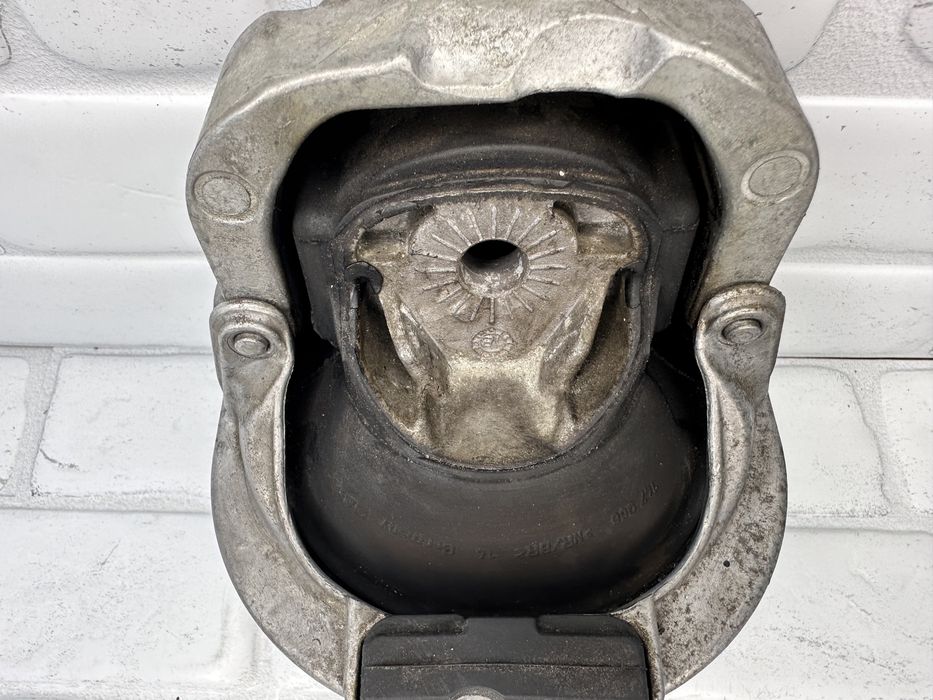 Десен тампон двигател AUDI A6 A7 4M0199372FQ