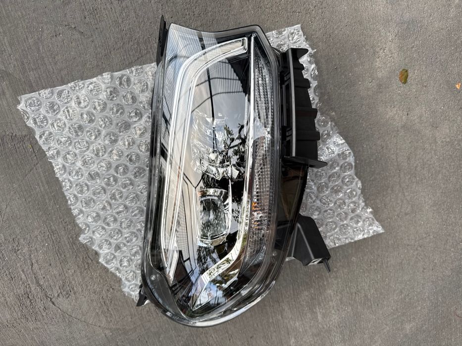 Чисто нов фар за Мерцедес w470 x klass