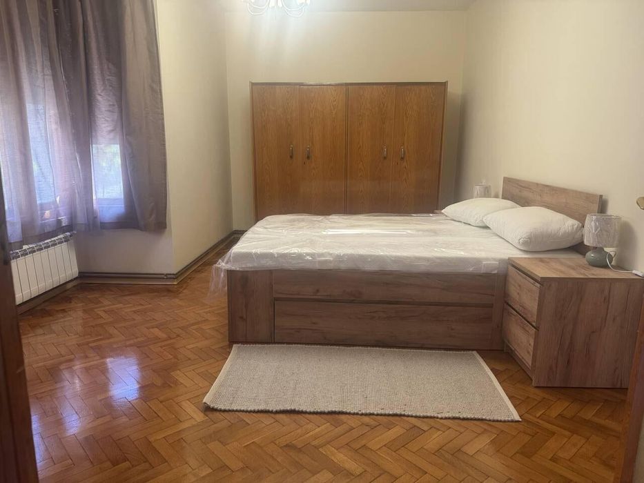 Дава се под наем Тристаен апартамент в Бургас, Възраждане - 109 кв.м за 687.99 € - Снимка #3