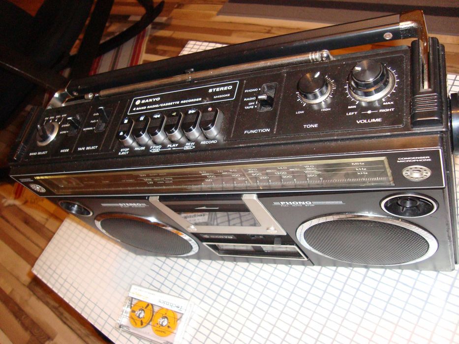 【昭和レトロ】SANYO M1700AH 3BAND RADIO カセット SANYO M1700AH 3-Band Radio Cassette Recorder Red Showa Retro