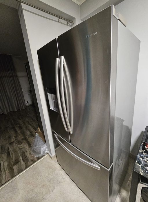 Hisense RF697N4ZS1 syde by syde