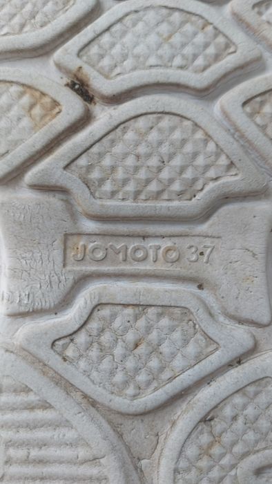 Кроссовки летние 37 рр 1000 тнг