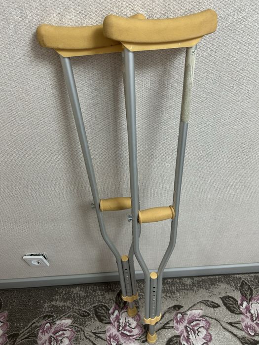 Костыли удобные б/у