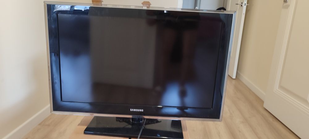 Телевизор SAMSUNG модель D550K1  32