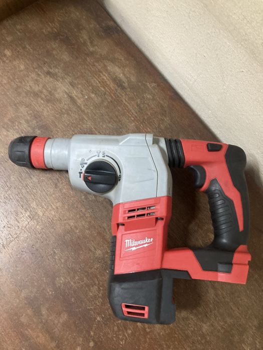 Перфоратор Milwaukee