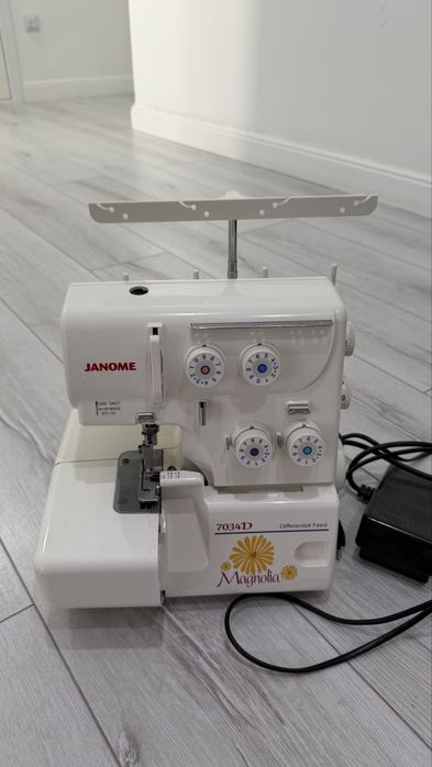 Оверлок janome 7034D