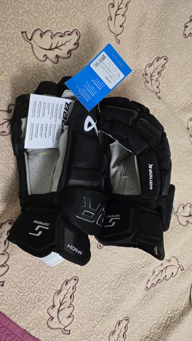 Хоккейные краги BAUER S23 SUPREME 14
