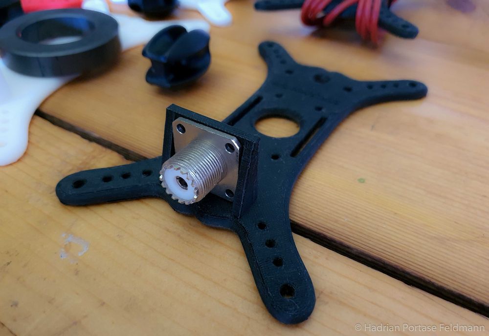 Suport pentru înfășurat firul antenei portabile - Winder