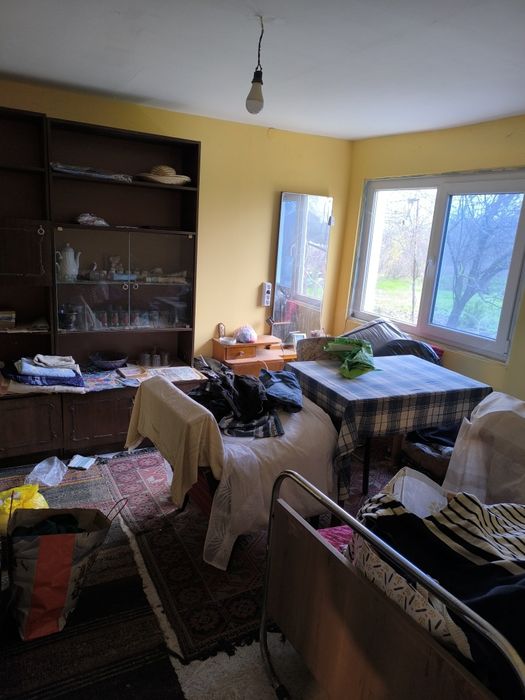 Двуетажна тухлена къща с гараж в село Дянково