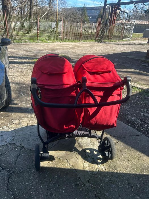 Количка за близнаци