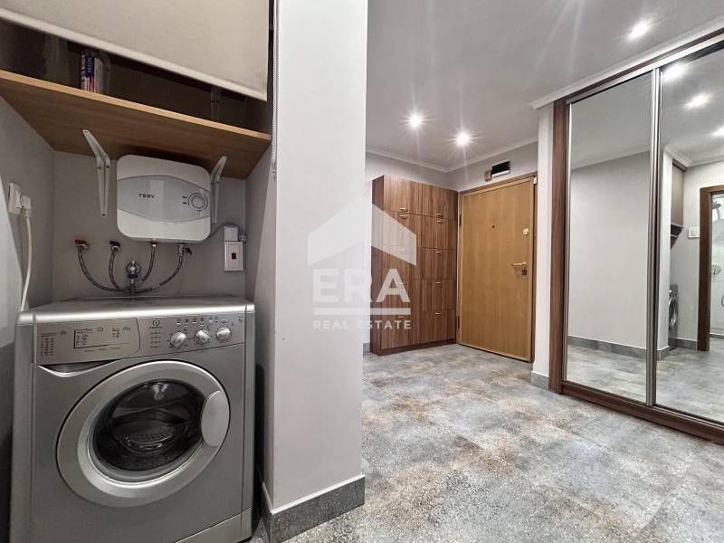 Модерно обзаведен тристаен апартамент с панорамна гледка към Южен парк