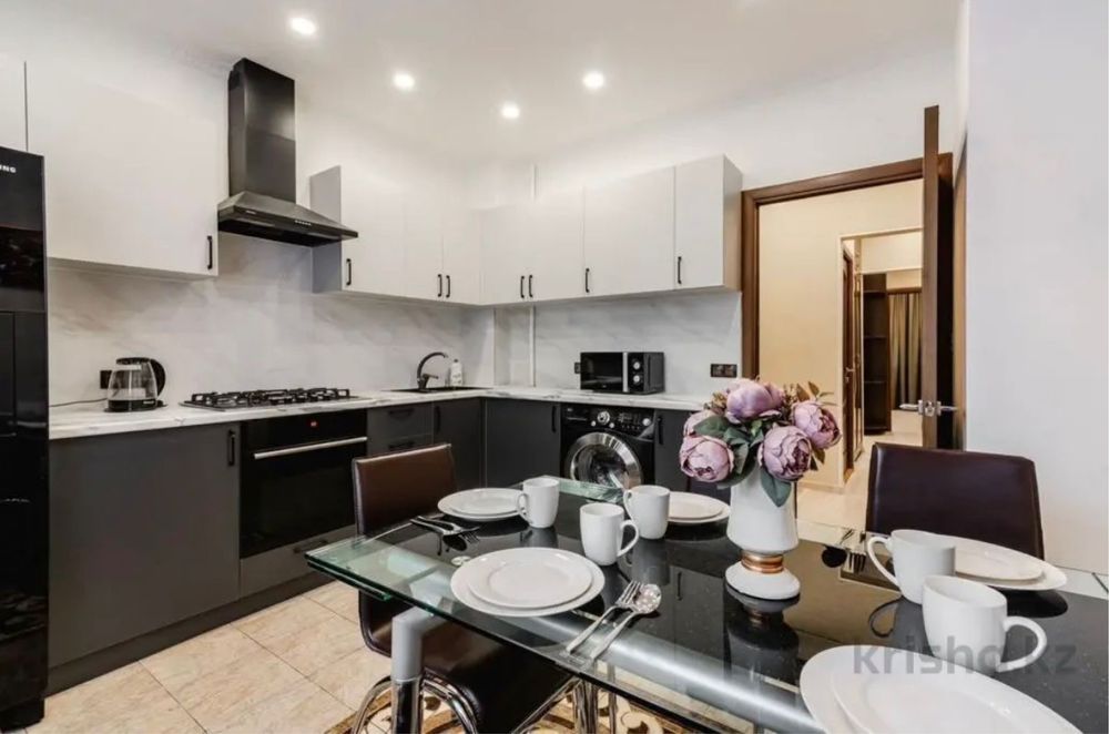 Стеклянный стол-трансформер со стульями