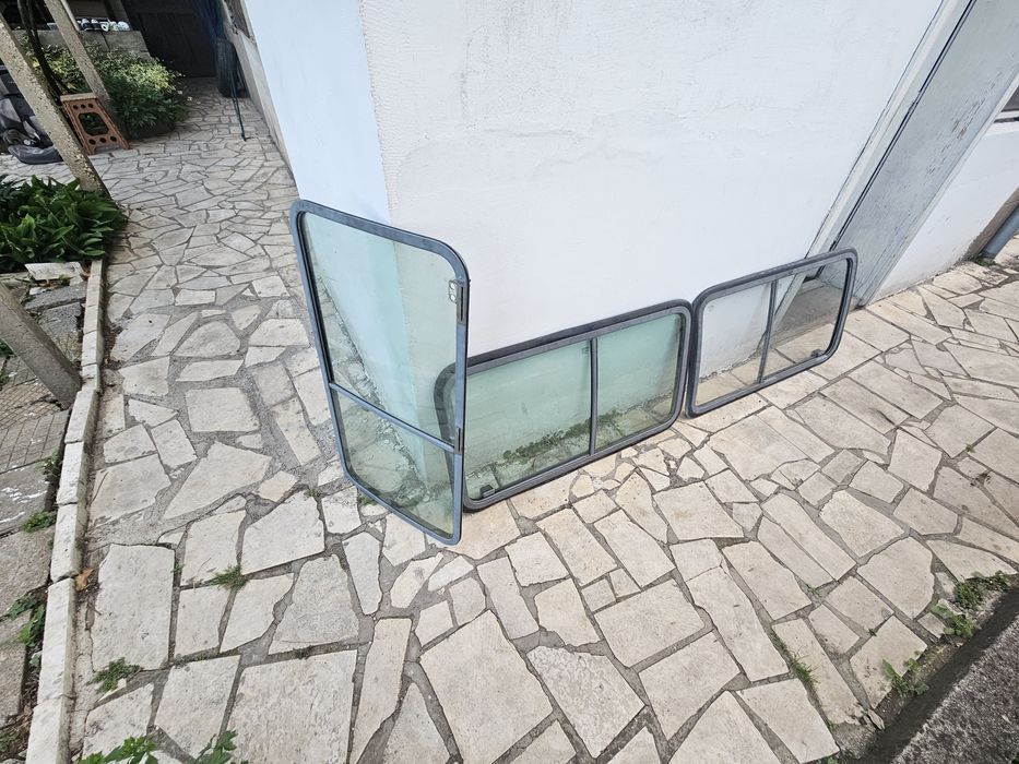 Продавам автостъкла 3бр отваряеми