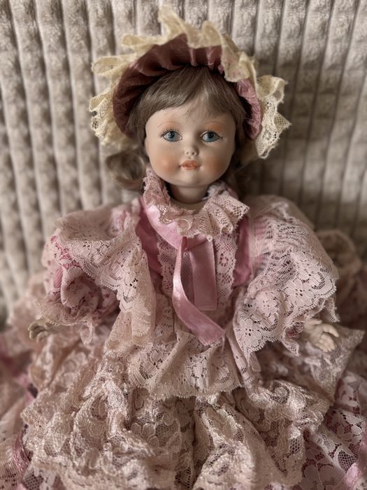 Papusă din porțelan