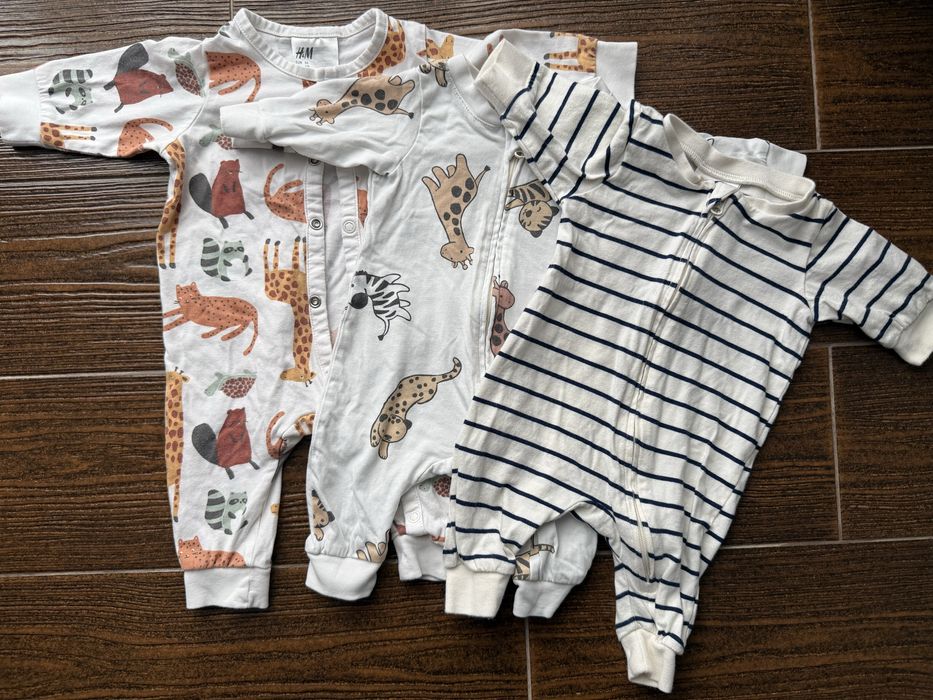 Set 3 pijamale salopete H&M nou nascut 50-56 fermoar capse