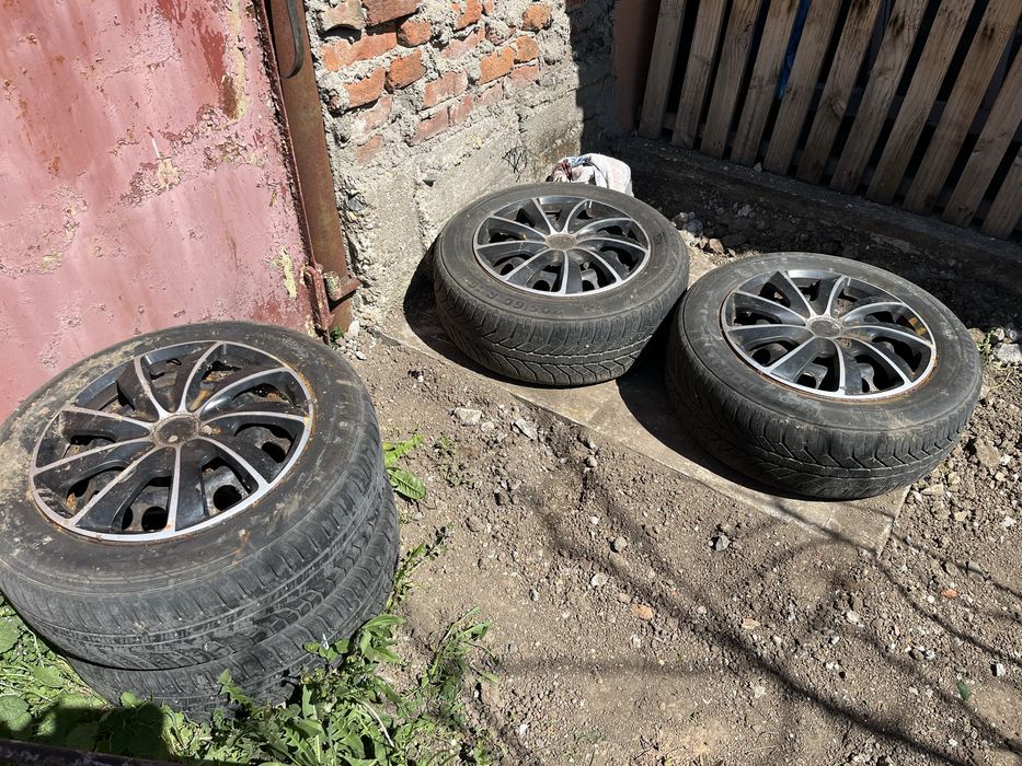 Vand cauciucuri de iarna cu jante de tabla 205/60 R16