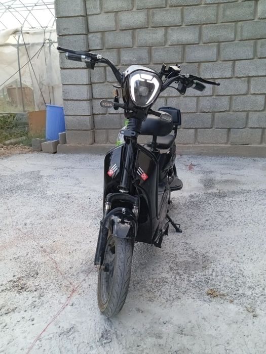 Скутер электроный sk8