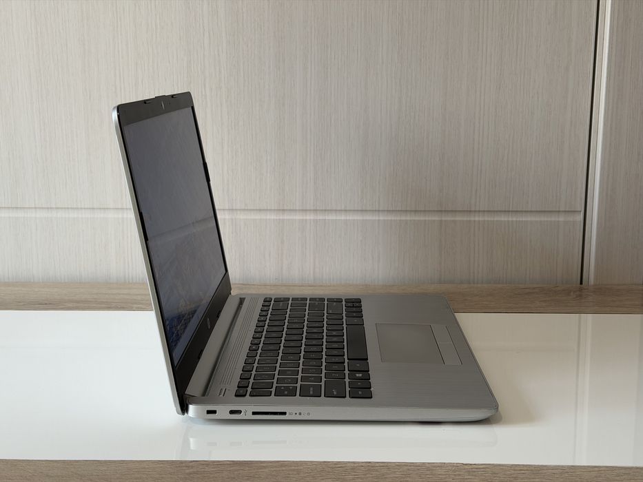 HP 14-cf2504sa, i5-10210U, 8GB RAM, 240GB