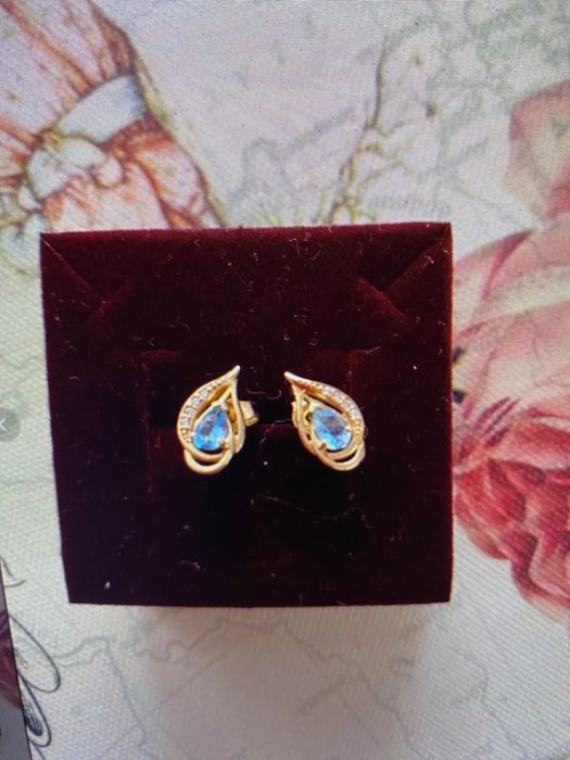 Cercei de aur cu topaz