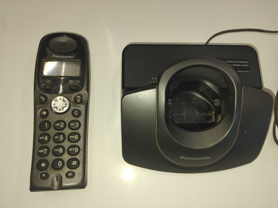 Безжичен телефон Panasonic KX-TG1100FX с оригинално зарядно