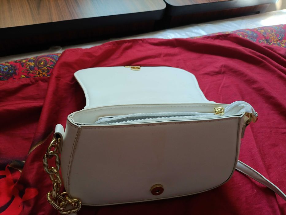 Аёллар сумкаси сотилади