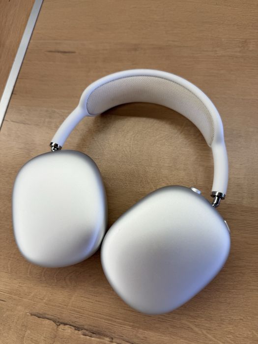 AirPods Max продам