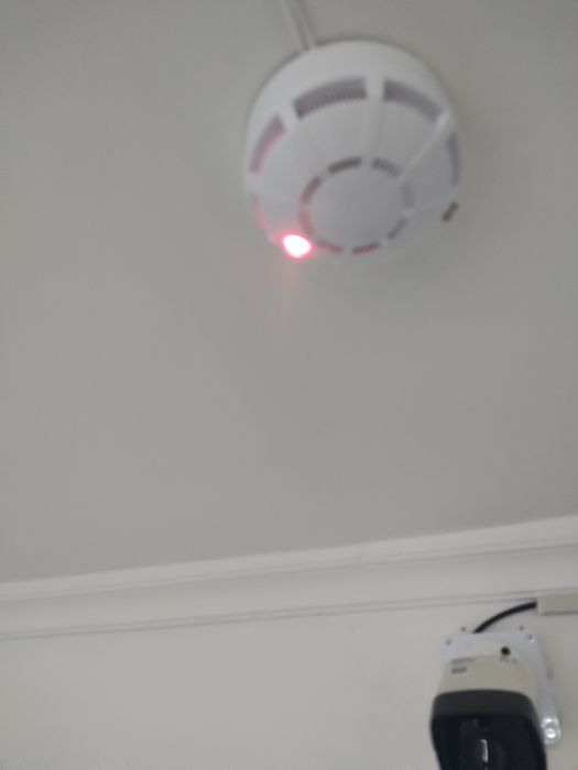 установки камеры и пожарные сигнализации и установки шлагбаума и други