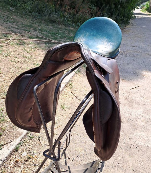 Седла за продаване