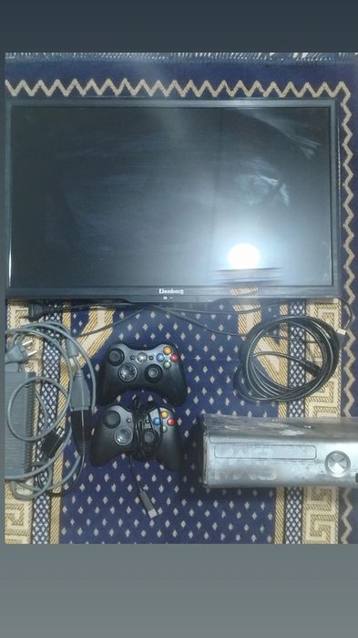 Игровая приставка с телевизором.