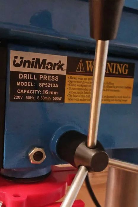 Настолна бормашина.UNIMARK.9 Нова. Подарък комлект свредла за метал.
