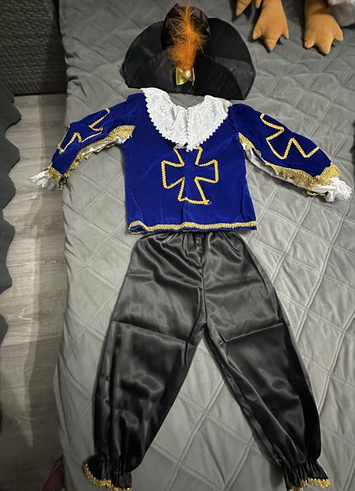 Продаю костюм мушкетера на возраст 3-4 года