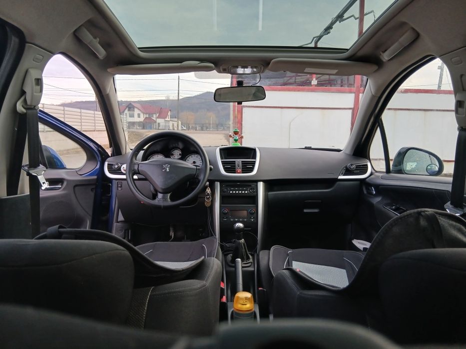 Vând Peuget 207 SW
