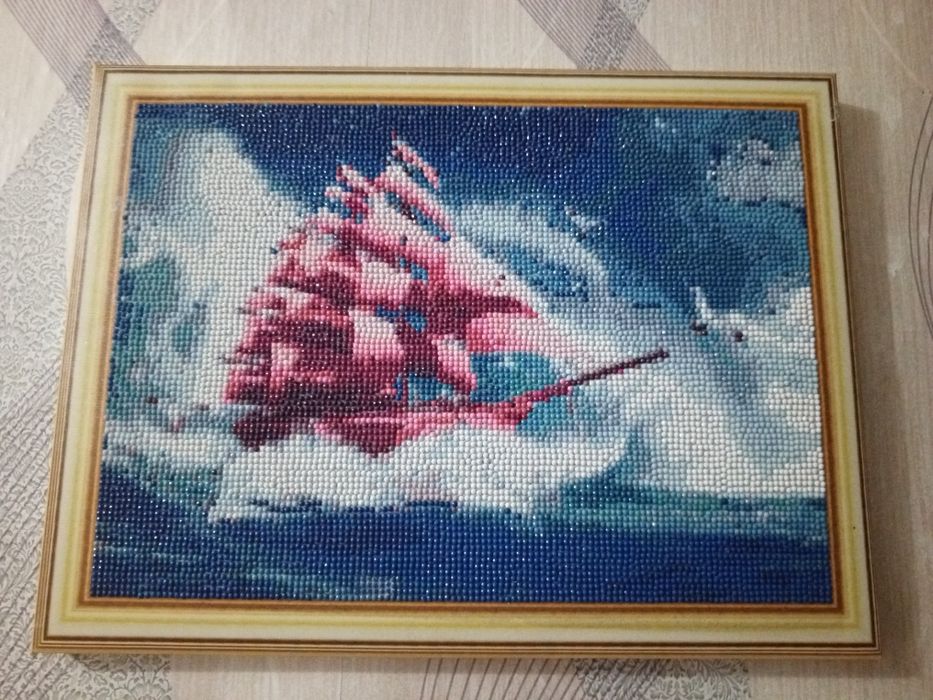 Картина сделана из пластиковых страз (алмазиков)